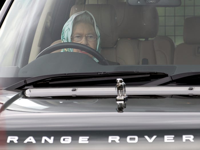 queen elizabeth ii range rover